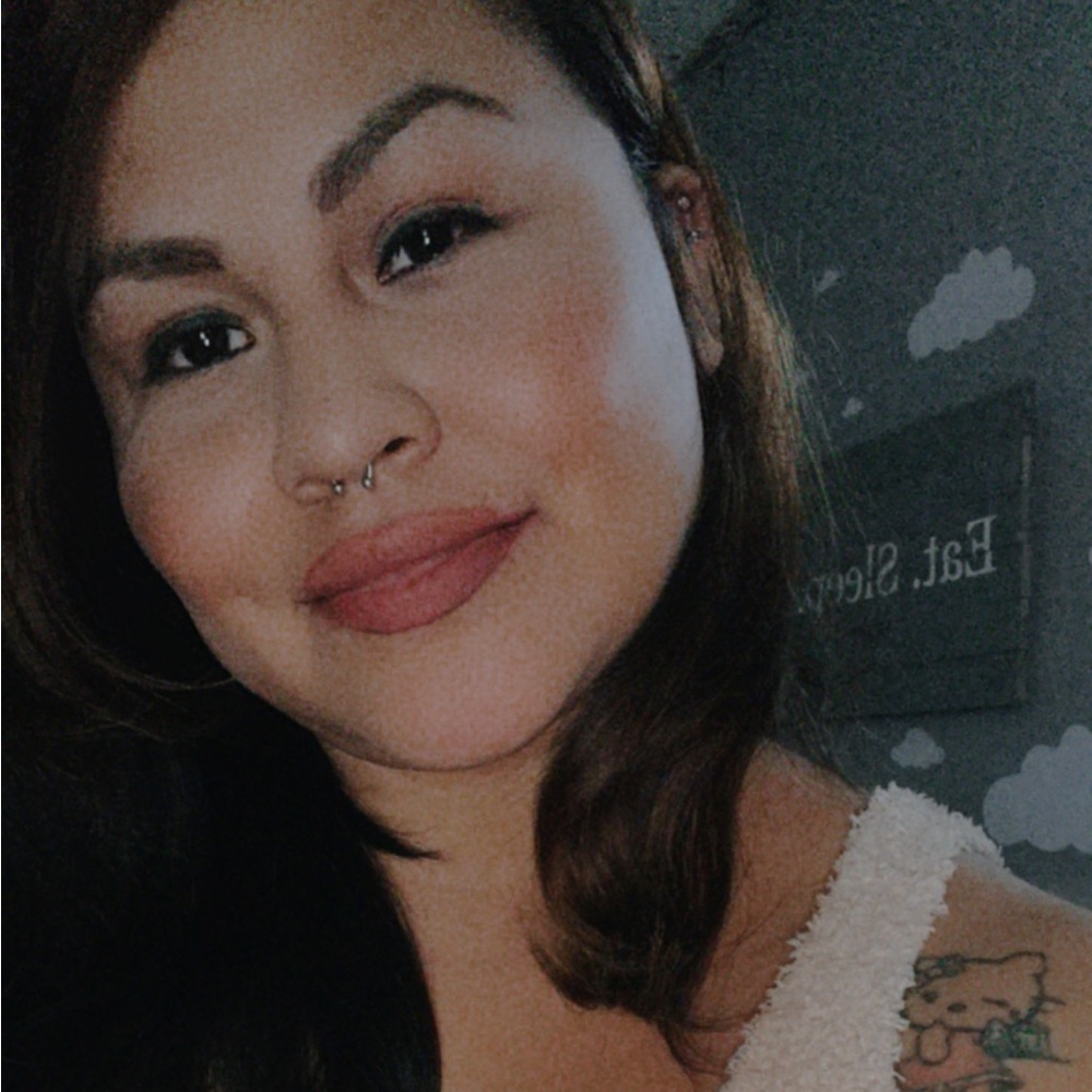 Meet your Posher, Larissa